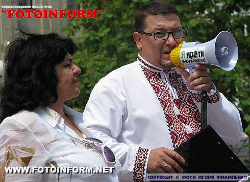 15-метровий державний прапор України розгорули на площі Кірова (фоторепортаж)